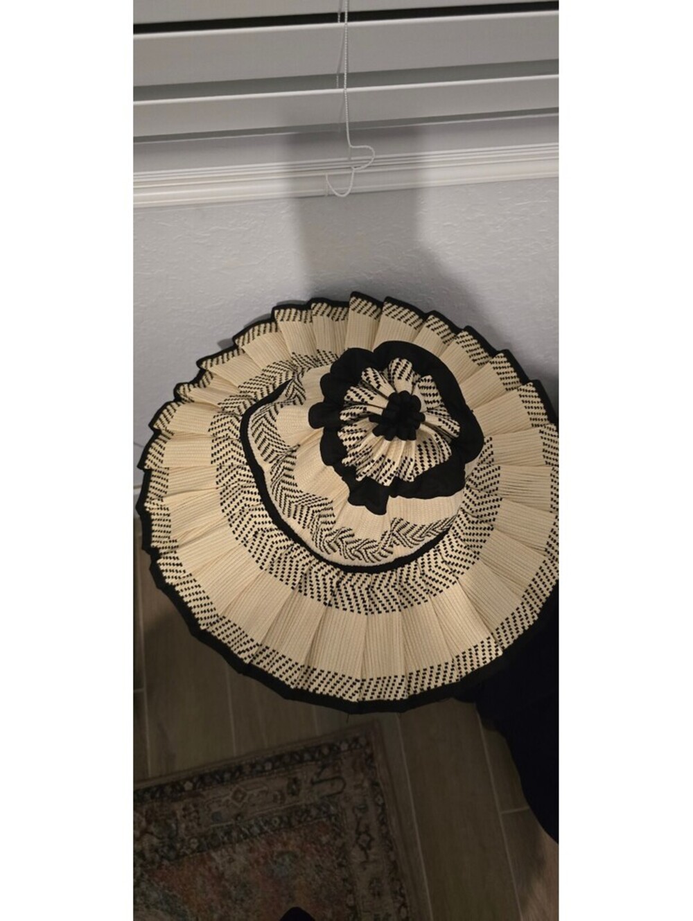 Stylish Women's Wide Brimmed Pleated Sun Hat in Beige and Black